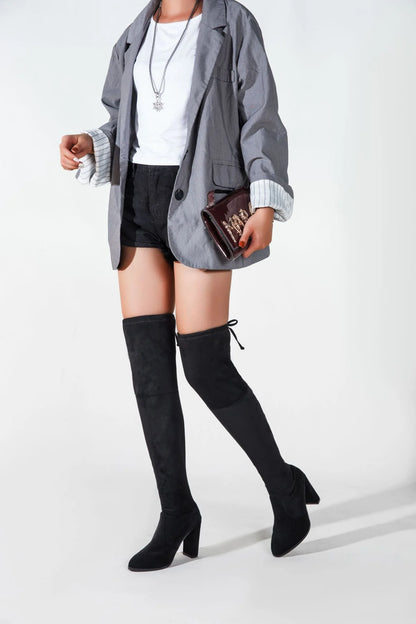 Schwarze Overknee-Stiefel fŸr Herbst und Winter
